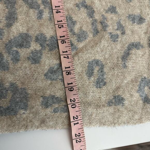 Wishlist Womens Tan Gray Leopard Print Sweater Size S/M - Picture 7 of 9